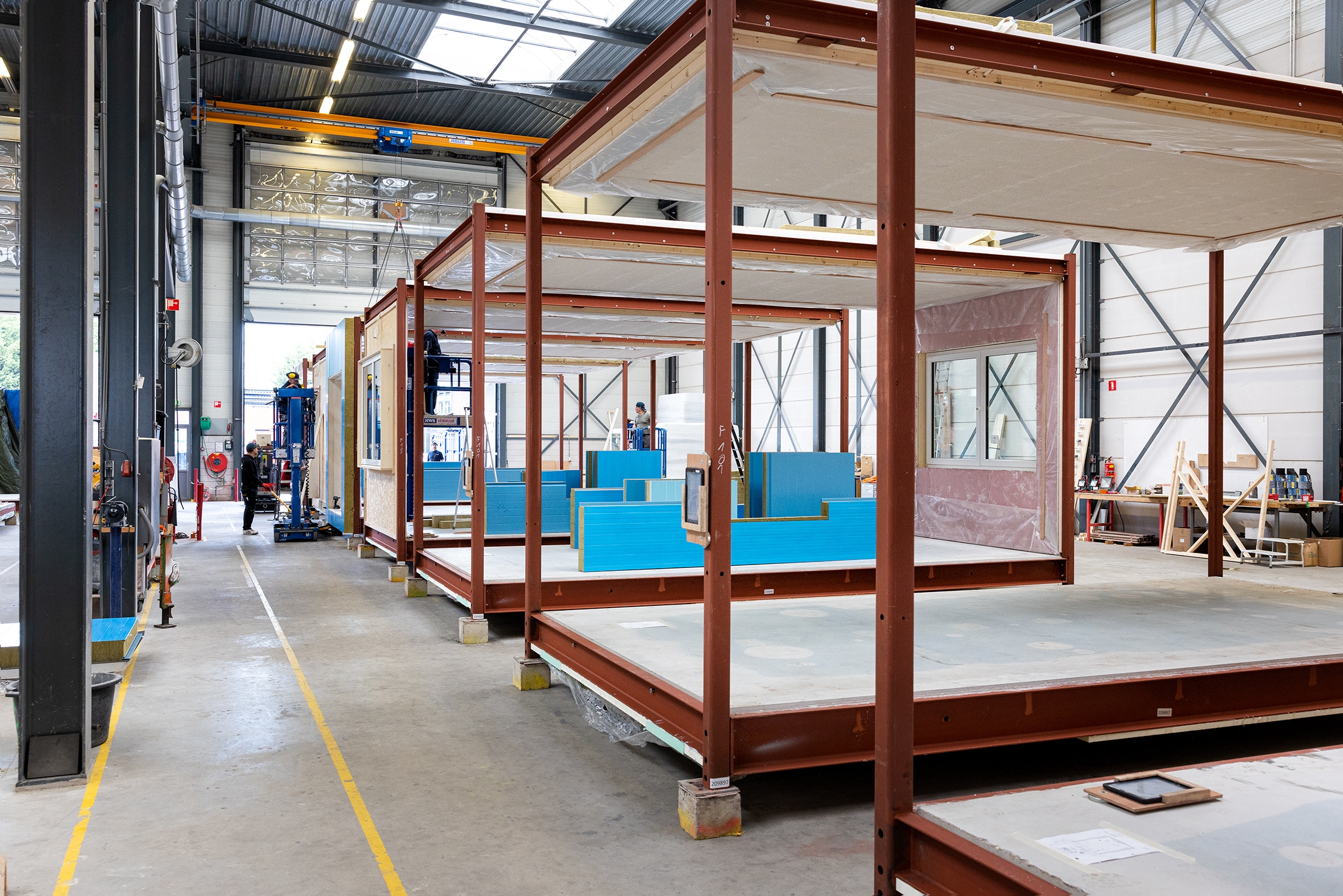 skeletten van circulaire units in de werkplaats van Jan Snel