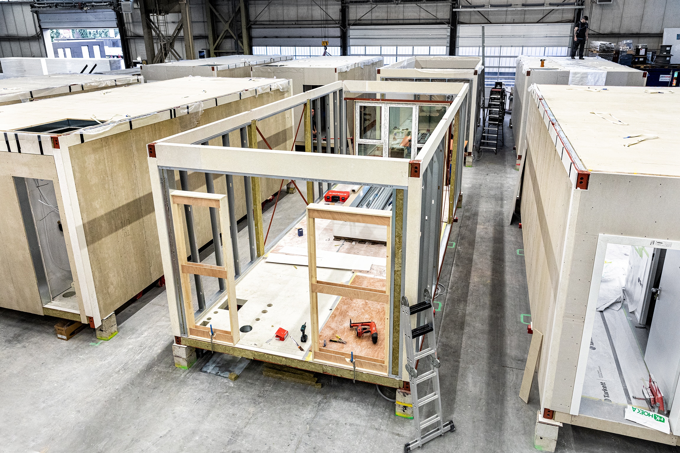 skelet van modulaire unit in de werkplaats van Jan Snel